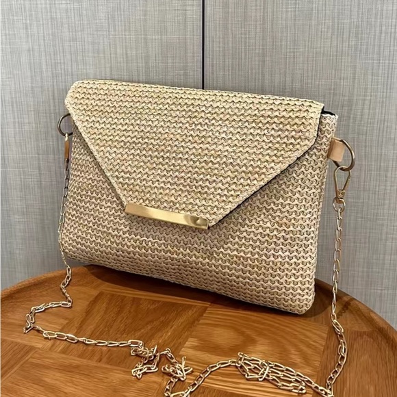 Woven Straw Shoulder Bag - Versatile and Stylish